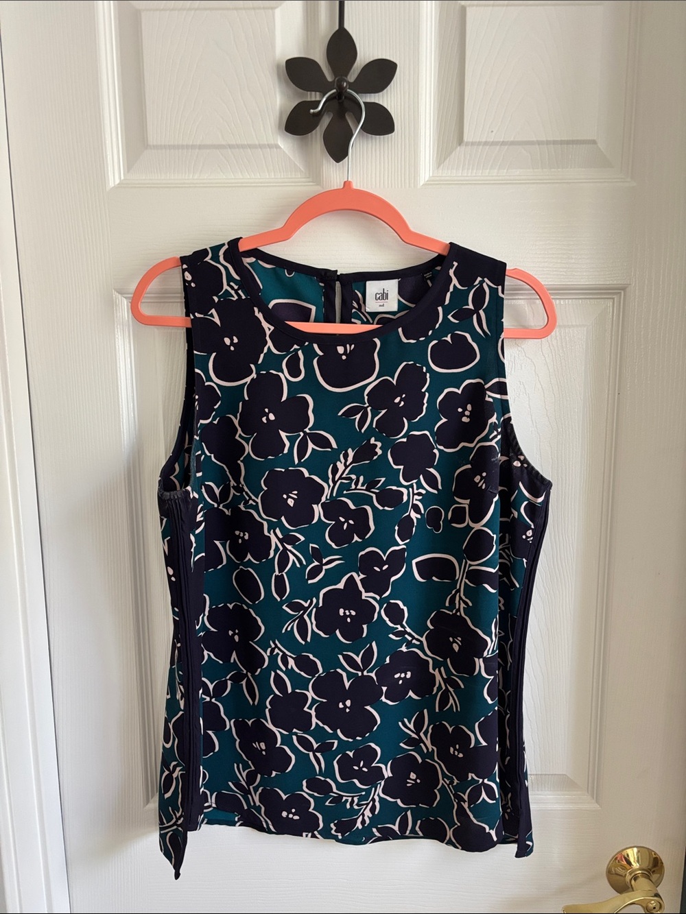 Cabi Sleeveless floral top w/ Trim EUC